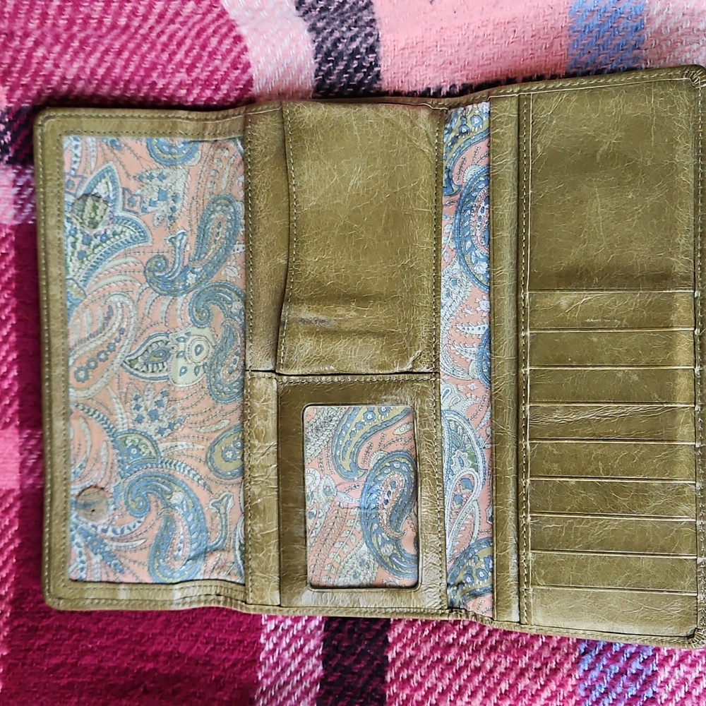 Hobo Olive Green Classic Leather Timeless Wallet - Picture 4 of 5